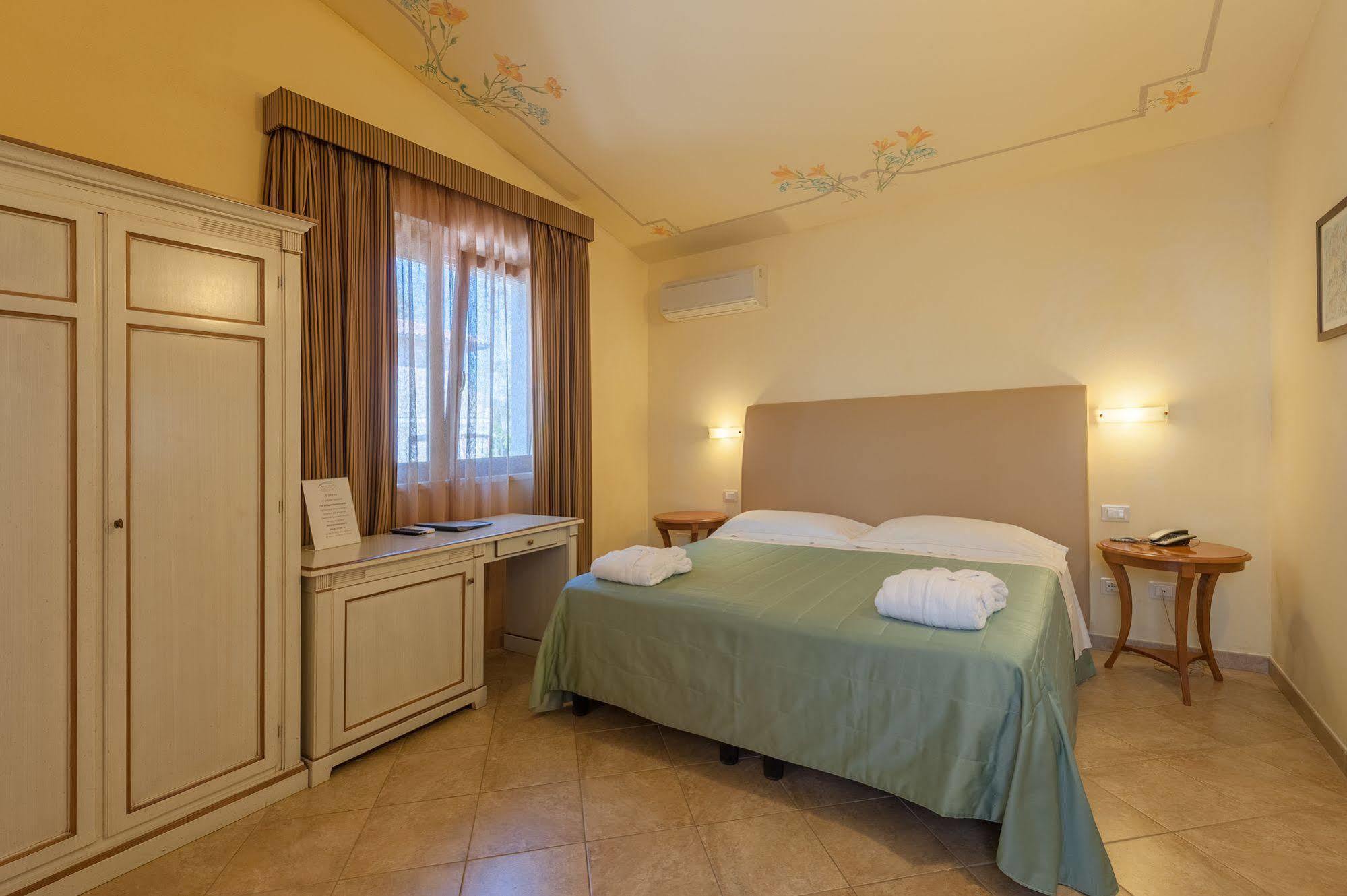 Hotel Saturno Fonte Pura Saturnia Exteriör bild